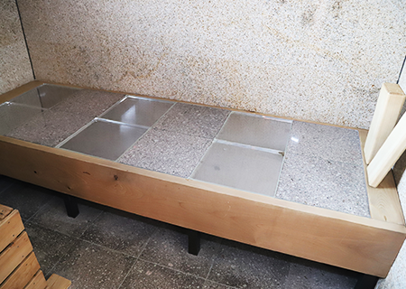 岩盤温熱浴（水晶の癒） | 元氣倶楽部/水晶の癒｜名古屋市名東区の体幹